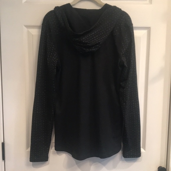 Xersion brand size M pullover 1/4 zip slim fit long sleeve top with hood. - Picture 6 of 6